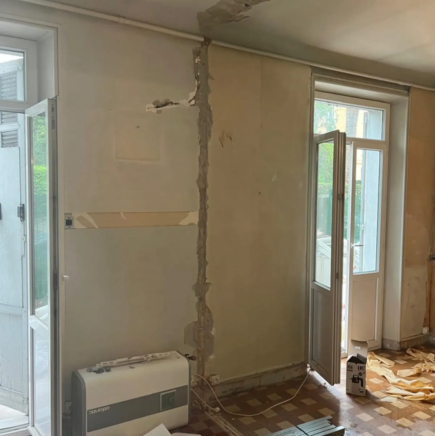 Dépose des cloisons et des réseaux lors d’une rénovation complète